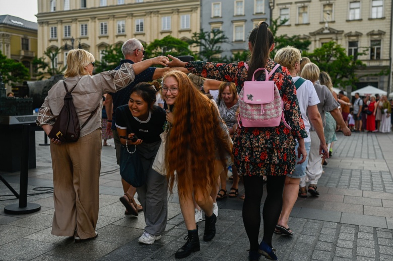 Polonya'da Avrupa'nın en büyük dans festivali “Cracovia Danza Saray Dansları Festivali