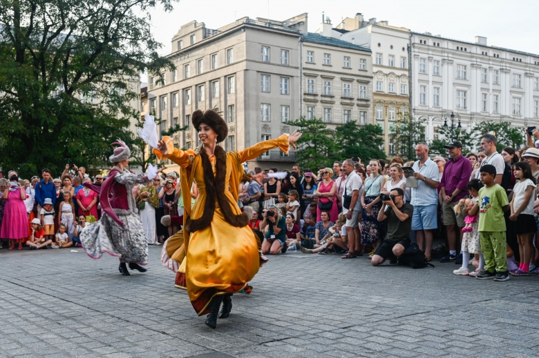 Polonya'da Avrupa'nın en büyük dans festivali “Cracovia Danza Saray Dansları Festivali