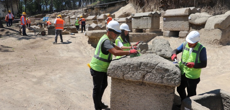 Tios Antik Kenti'ndeki kazılar Roma dönemine ait nekropol alanında devam ediyor