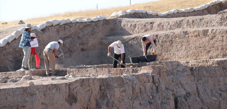 Kilis'teki Oylum Höyük arkeoloji kazıları 35 kişilik ekiple yeniden başladı