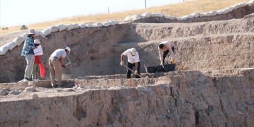 Kilisteki Oylum Höyük arkeoloji kazıları 35 kişilik ekiple yeniden başladı