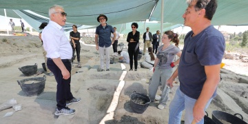 Aksaray Valisi Aşıklı Höyük arkeoloji kazı alanını ziyaret etti