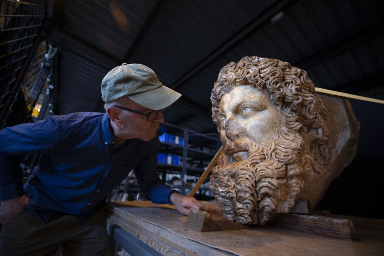 Prof. Dr. Roland R. R. Smith: Aphrodisias'ta bulunan Zeus Başı sıra dışı bir buluntu