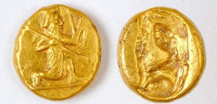 Archaeologists found a pot full of gold coins in Izmir