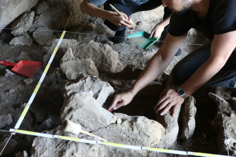 Direkli Mağarası arkeoloji kazılarında sıradışı Paleolitik çağ mezarı bulundu