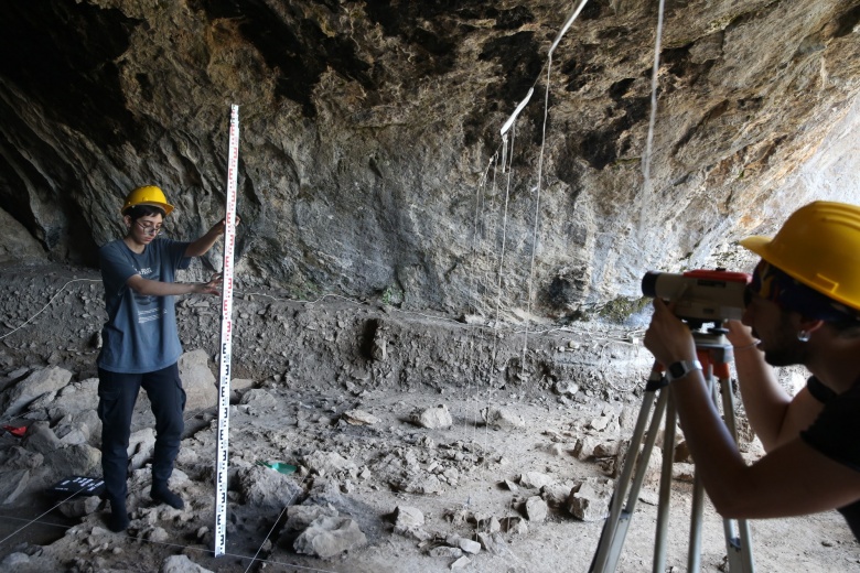 Direkli Mağarası arkeoloji kazılarında sıradışı Paleolitik çağ mezarı bulundu