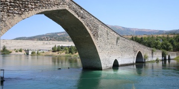 Ceyhan Köprüsünün restorasyonu gelecek yıl bitecek