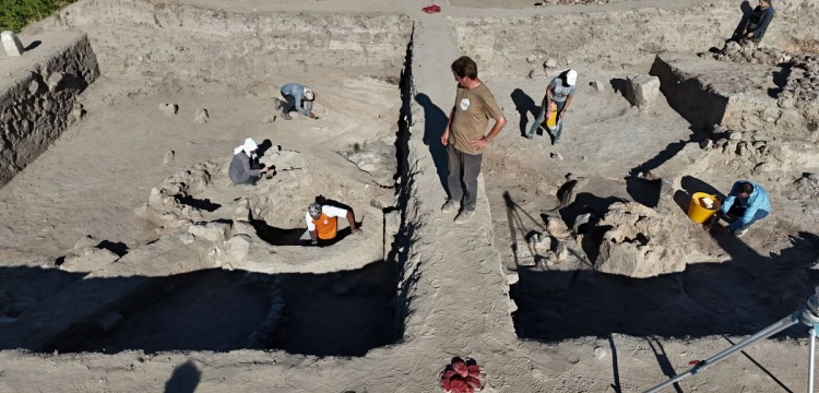 İsteyenler gönüllü arkeolog olarak Tavşanlı Höyük'te arkeoloji kazısına katılabiliyor