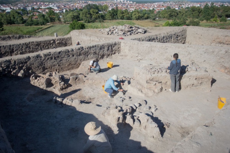 Tavşanlı Höyük amatör arkeologlara kazı deneyimi şansı sunuyor