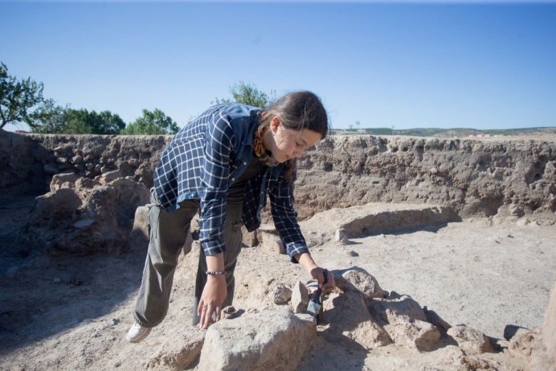 Tavşanlı Höyük amatör arkeologlara kazı deneyimi şansı sunuyor