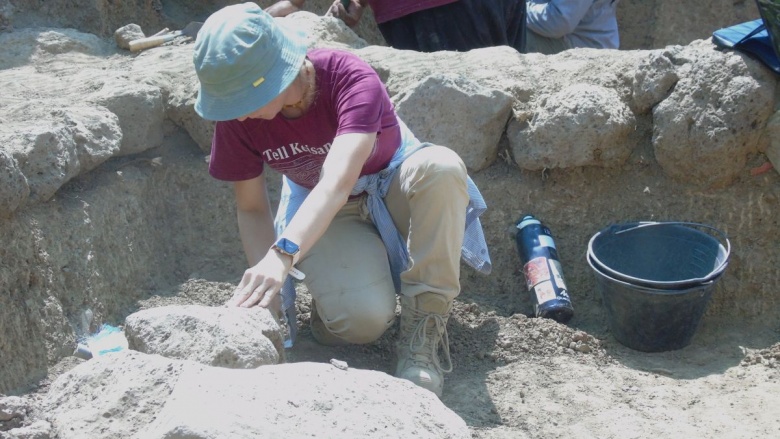 Depremde çalışanları ölen ve ağır acı yaşayan  Zincirli Höyük arkeoloji kazıları yeniden başladı