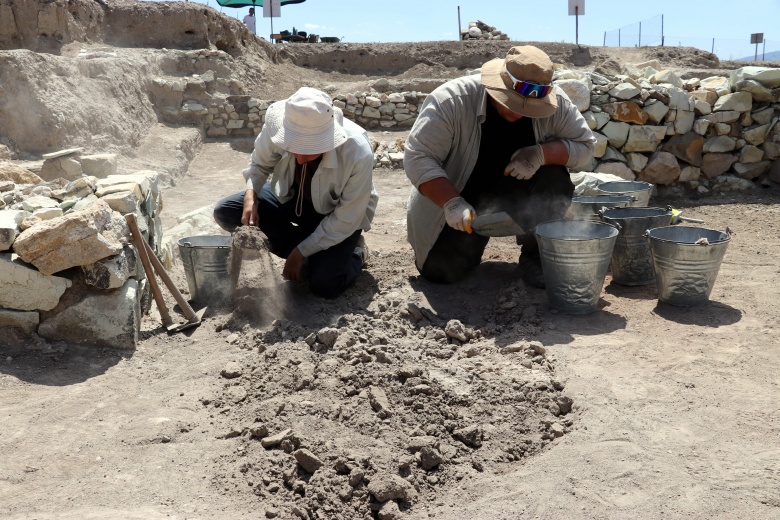 Amasya'daki Oluz Höyük arkeoloji kazılarında Medler'e ait ateşgah bulundu