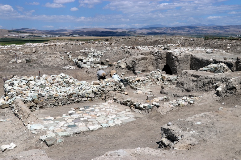 Amasya'daki Oluz Höyük arkeoloji kazılarında Medler'e ait ateşgah bulundu