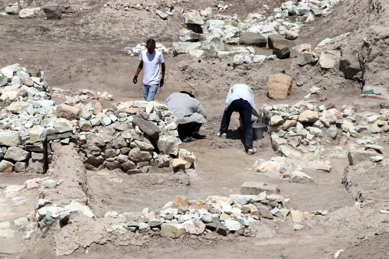 Amasya'daki Oluz Höyük arkeoloji kazılarında Medler'e ait ateşgah bulundu