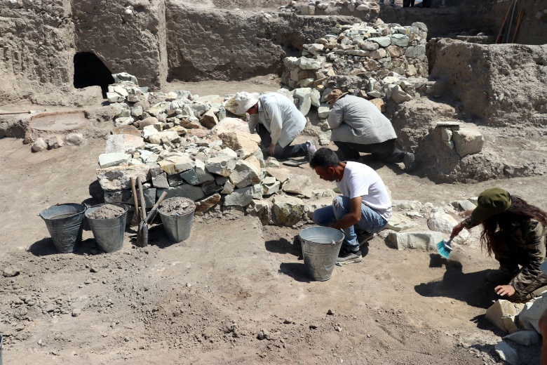 Amasya'daki Oluz Höyük arkeoloji kazılarında Medler'e ait ateşgah bulundu