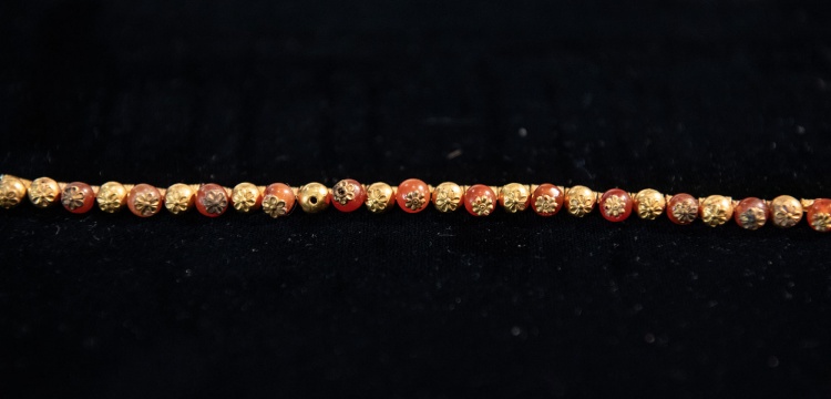 Boston Museum of Fine Arts sends back Bintepeler necklace made of pomegranate-shaped beads to Turkey