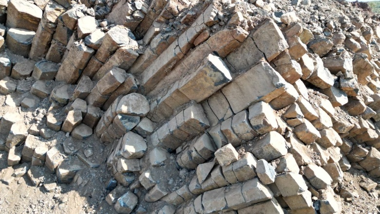 Şanlıurfa'da yol inşaatı sırasında milyonlarca yıllık bazalt sütunlar bulundu