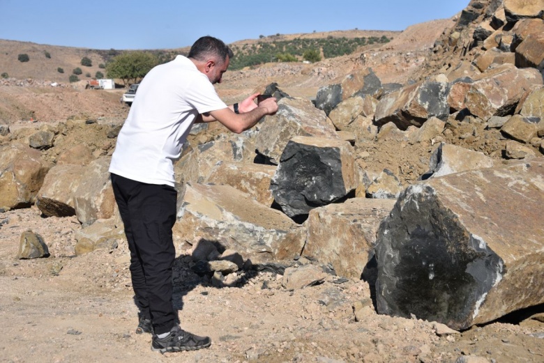 Şanlıurfa'da yol inşaatı sırasında milyonlarca yıllık bazalt sütunlar bulundu