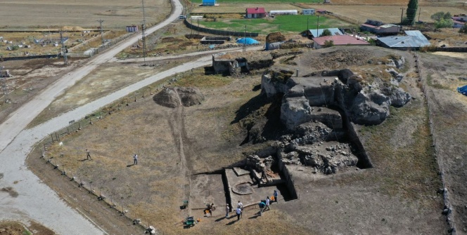 Erzurumdaki Pulur Höyük arkeoloji kazılarından manzaralar