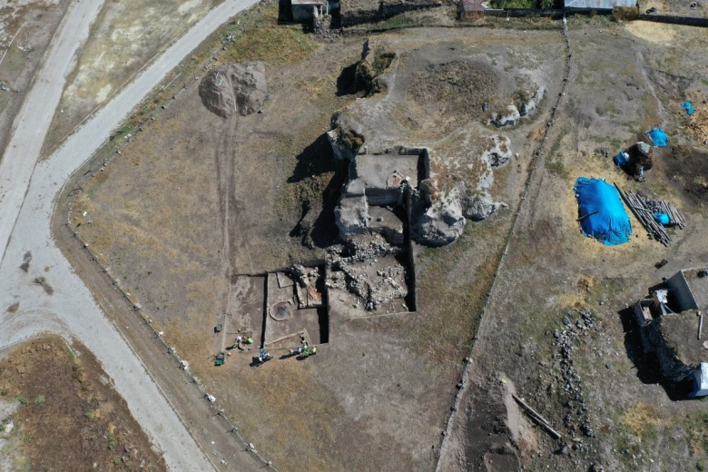 Erzurum'daki Pulur Höyük arkeoloji kazılarından manzaralar