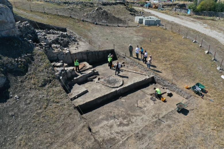 Erzurum'daki Pulur Höyük arkeoloji kazılarından manzaralar