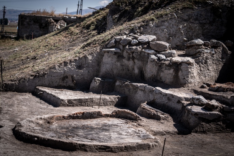 Erzurum'daki Pulur Höyük arkeoloji kazılarından manzaralar