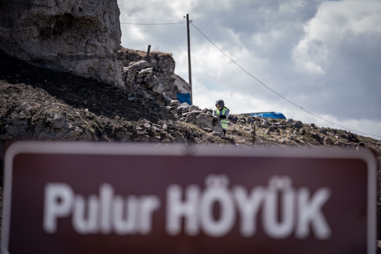 Erzurum'daki Pulur Höyük arkeoloji kazılarından manzaralar