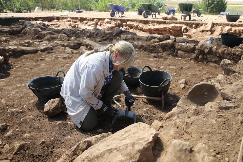 Sefertepe arkeoloji kazılarında 10 bin yıl öncesine tarihlenen süs eşyaları bulundu