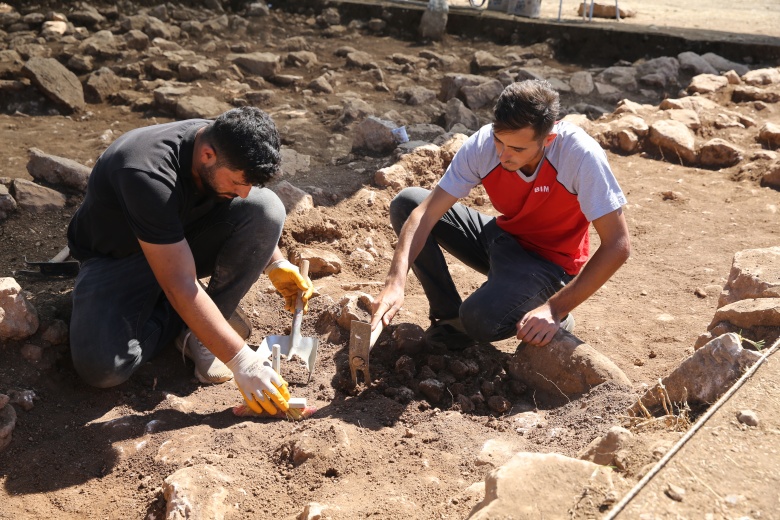 Sefertepe arkeoloji kazılarında 10 bin yıl öncesine tarihlenen süs eşyaları bulundu