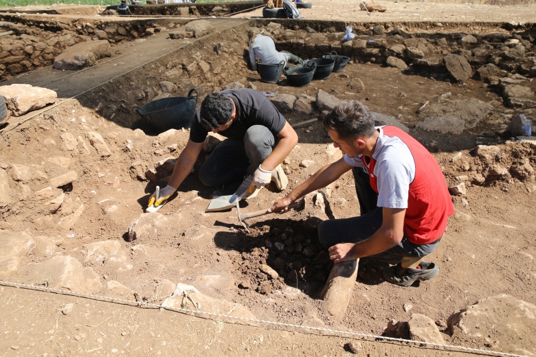 Sefertepe arkeoloji kazılarında 10 bin yıl öncesine tarihlenen süs eşyaları bulundu