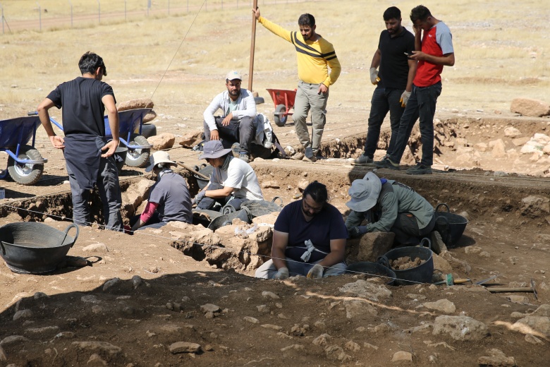 Sefertepe arkeoloji kazılarında 10 bin yıl öncesine tarihlenen süs eşyaları bulundu