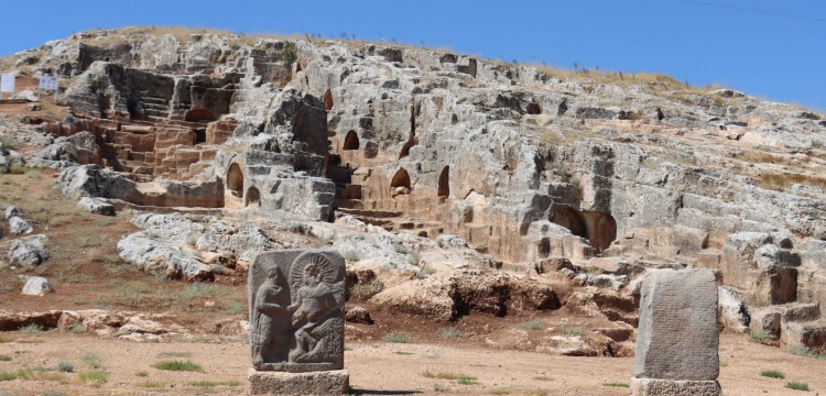 Adıyaman'daki Tokalaşma anıtı ve yazıtı 5 bin kişi ziyaret etti