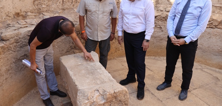 Mersin'de 1800 yıl önce Flavianus yarışları şampiyonu Kaikilianos'a ait kitabeli kaide bulundu