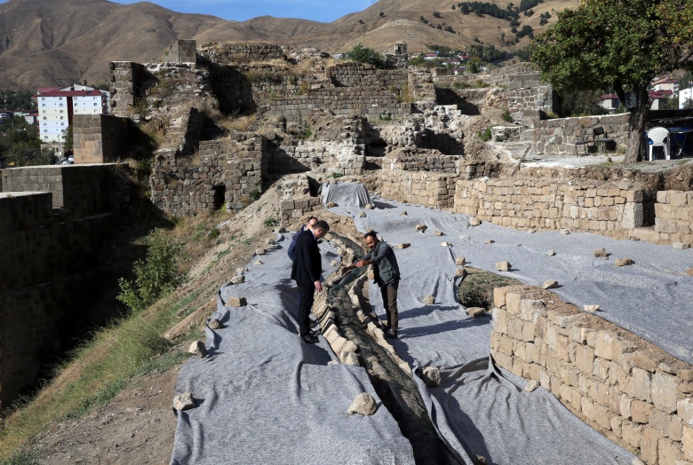 Bitlis Kalesi arkeoloji kazılarında saray anahtarı bulundu!