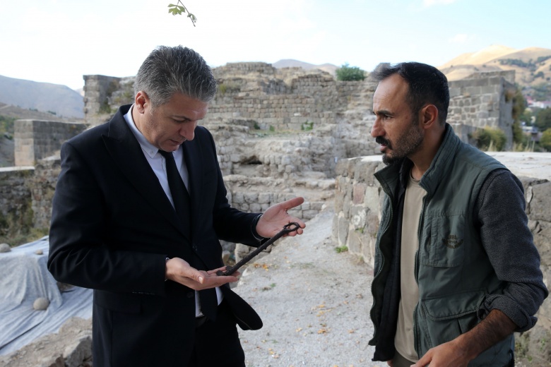 Bitlis Kalesi arkeoloji kazılarında saray anahtarı bulundu!