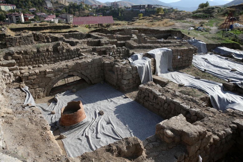 Bitlis Kalesi arkeoloji kazılarında saray anahtarı bulundu!