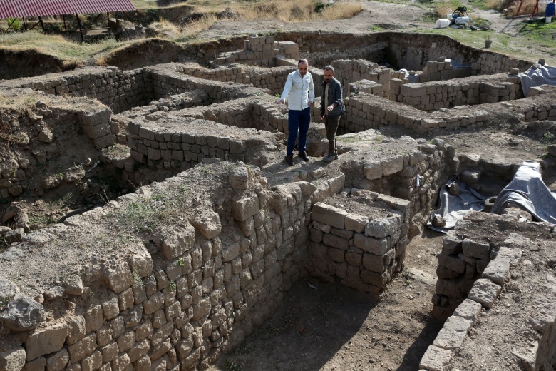 Bitlis Kalesi arkeoloji kazılarında saray anahtarı bulundu!