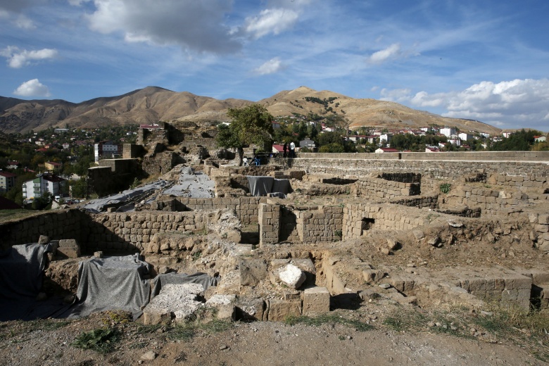 Bitlis Kalesi arkeoloji kazılarında saray anahtarı bulundu!