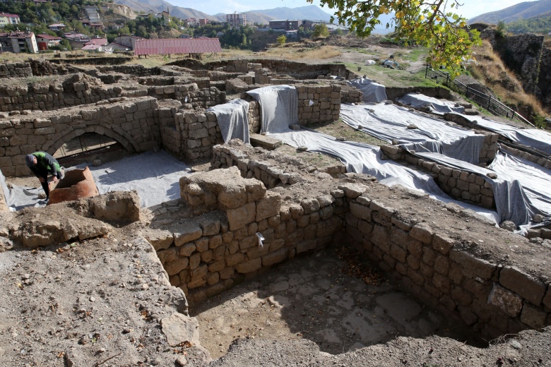 Bitlis Kalesi arkeoloji kazılarında saray anahtarı bulundu!