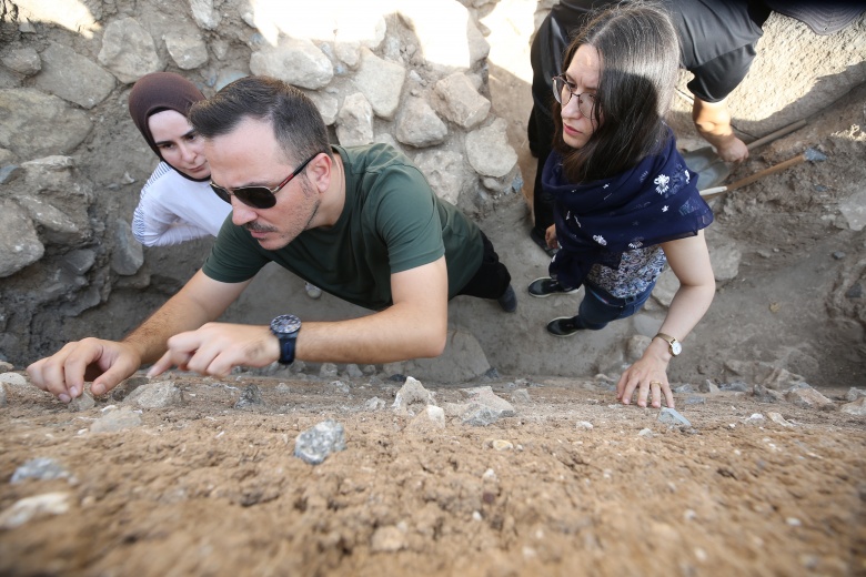 Mardin'deki Boncuklu Tarla arkeoloji kazıları şaşırtıcı bulguları ile dikkat çekiyor.