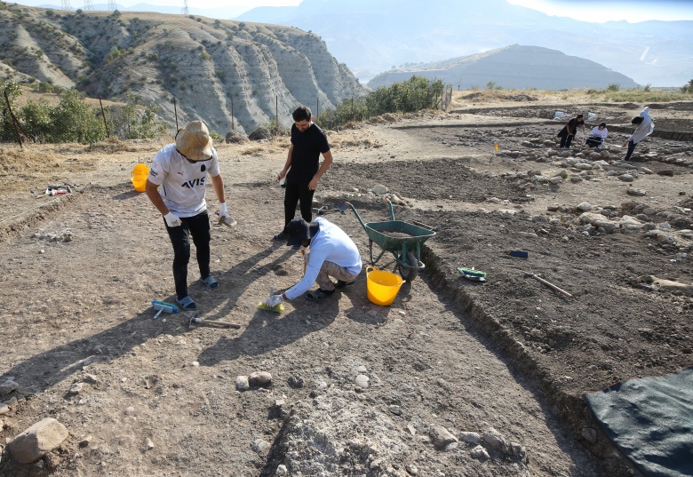 Mardin'deki Boncuklu Tarla arkeoloji kazıları şaşırtıcı bulguları ile dikkat çekiyor.