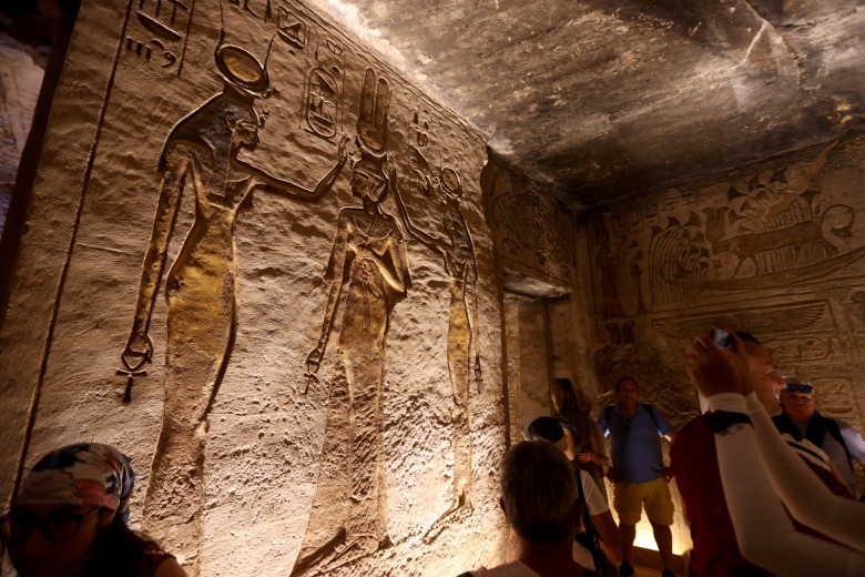 Mısır'daki Ebu Simbel Tapınağı'nda güneş doğuşu heyecanı bir kez daha yaşandı