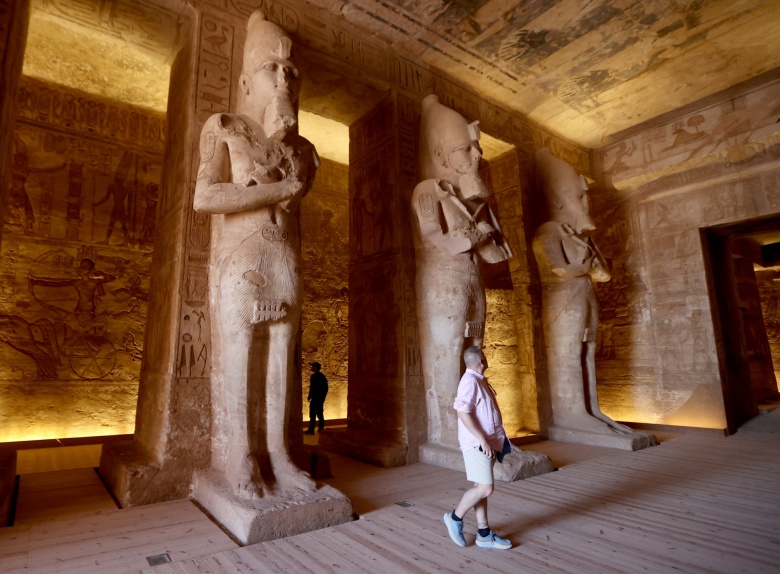 Mısır'daki Ebu Simbel Tapınağı'nda güneş doğuşu heyecanı bir kez daha yaşandı