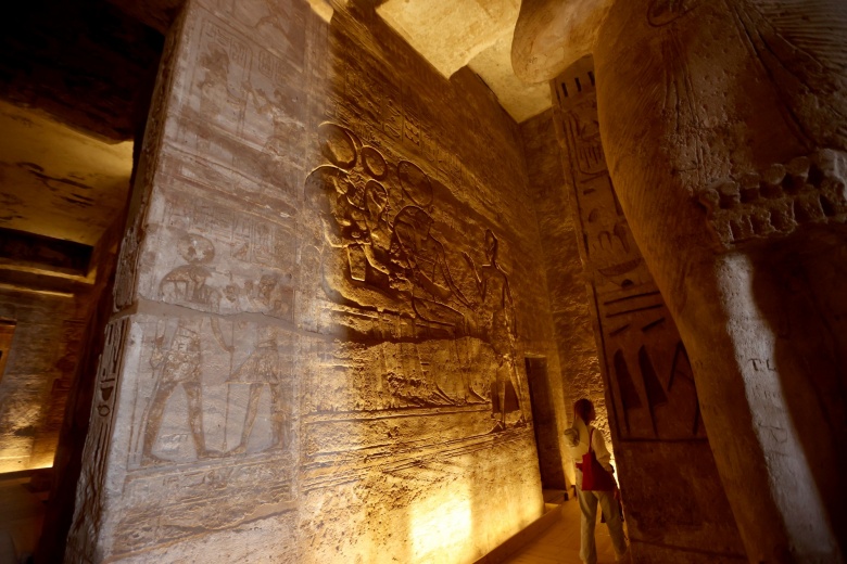 Mısır'daki Ebu Simbel Tapınağı'nda güneş doğuşu heyecanı bir kez daha yaşandı