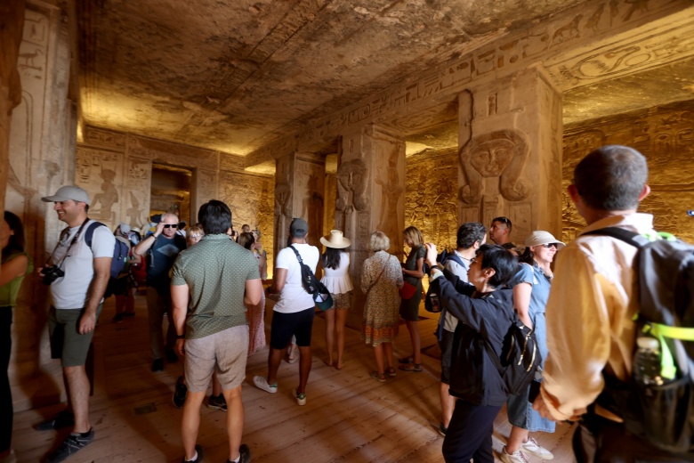 Mısır'daki Ebu Simbel Tapınağı'nda güneş doğuşu heyecanı bir kez daha yaşandı