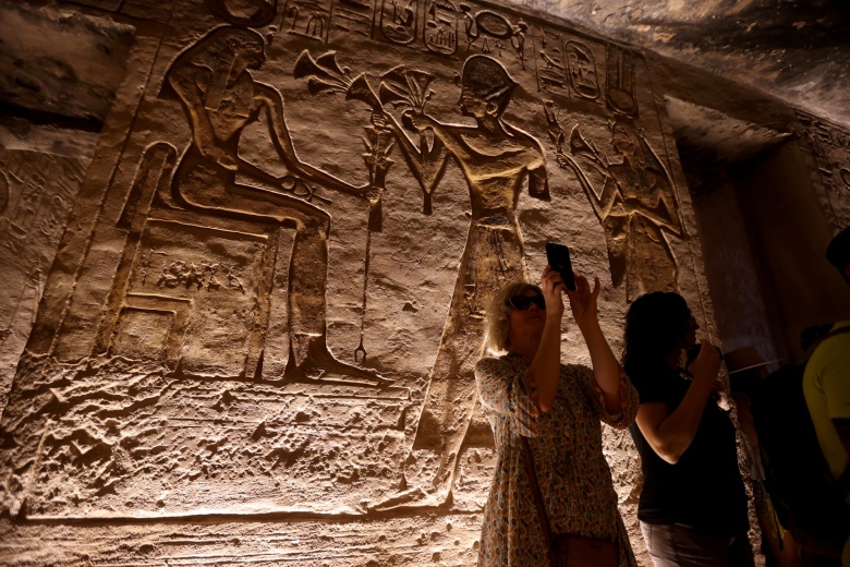 Mısır'daki Ebu Simbel Tapınağı'nda güneş doğuşu heyecanı bir kez daha yaşandı