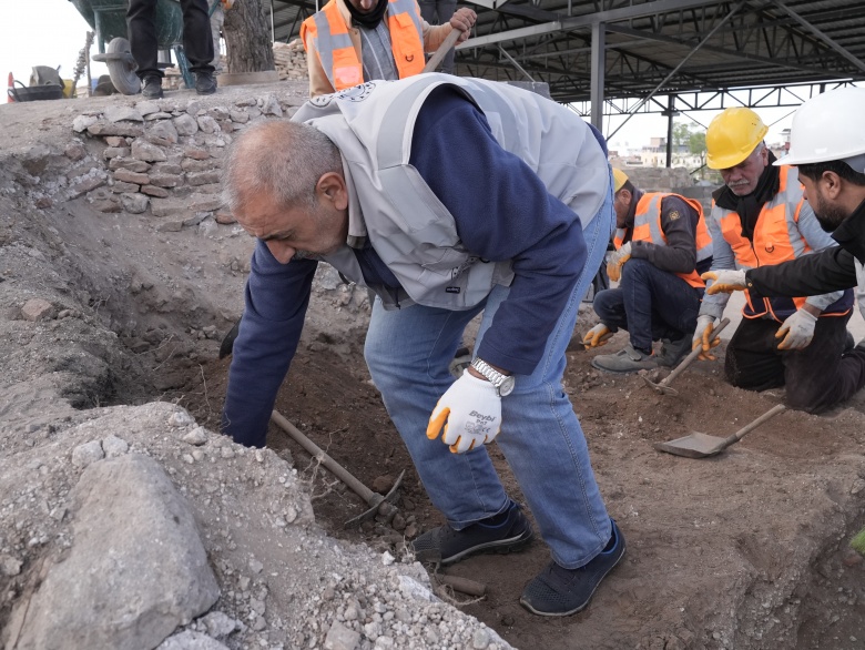 Diyarbakır'da yaklaşık 4400 yıllık silindir mühür bulundu