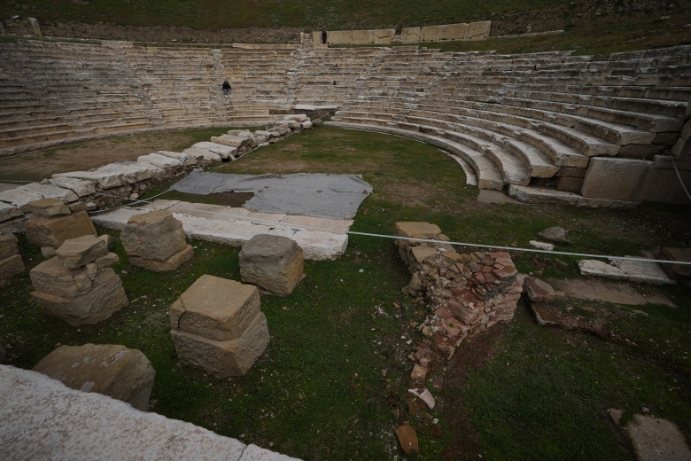 Prusias Ad Hypium Antik Kenti'ndeki 10 bin kişilik tiyatro restorasyona hazırlanıyor