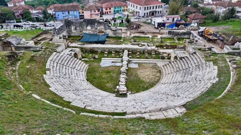 Prusias Ad Hypium Antik Kenti'ndeki 10 bin kişilik tiyatro restorasyona hazırlanıyor