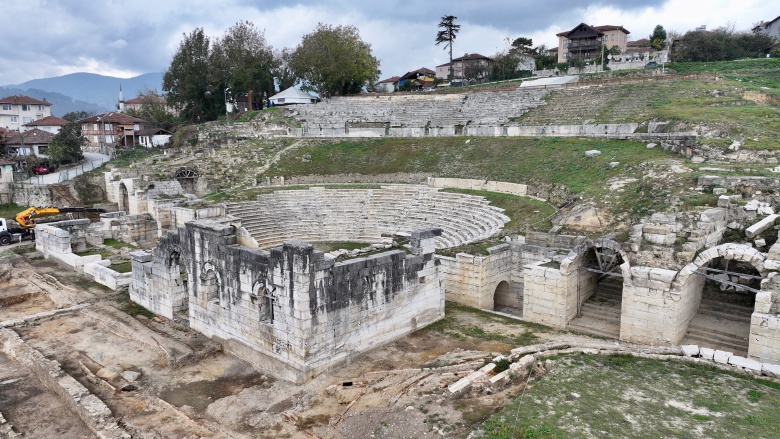 Prusias Ad Hypium Antik Kenti'ndeki 10 bin kişilik tiyatro restorasyona hazırlanıyor